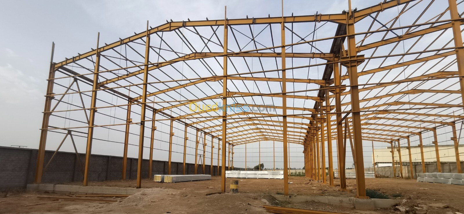 Réalisation des hangar ( Béton - Charpente métallique - Finition )