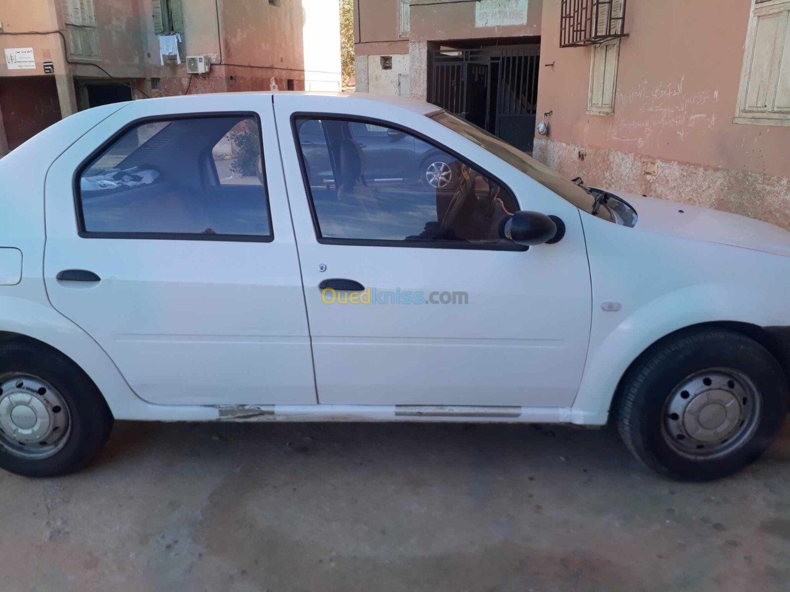 Dacia Logan 2008 لباز