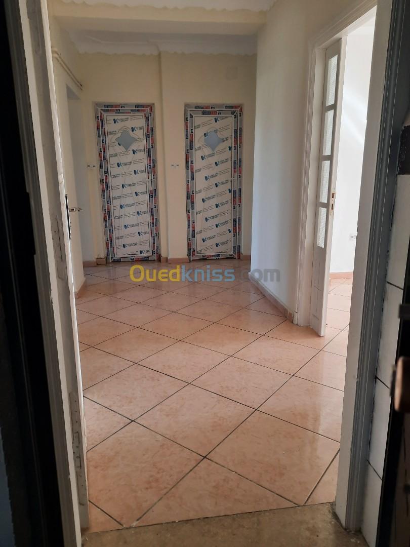 Location Appartement F2 Chlef El marsa