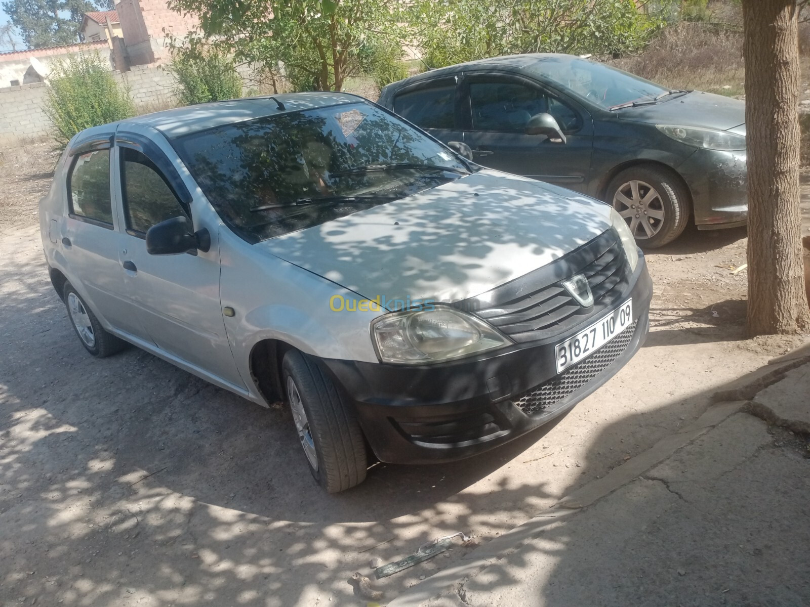 Dacia Logan 2010 لباز