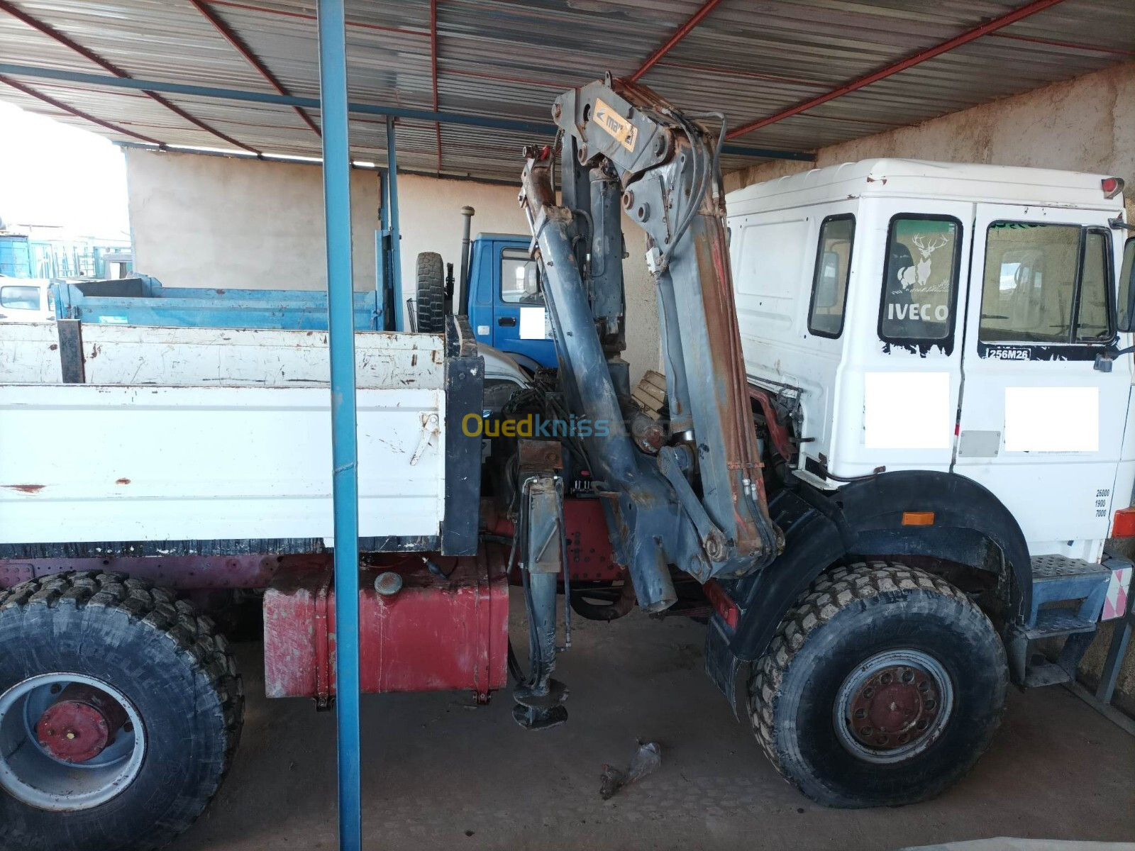 IVECO plateau 6x6 avec grue 1987