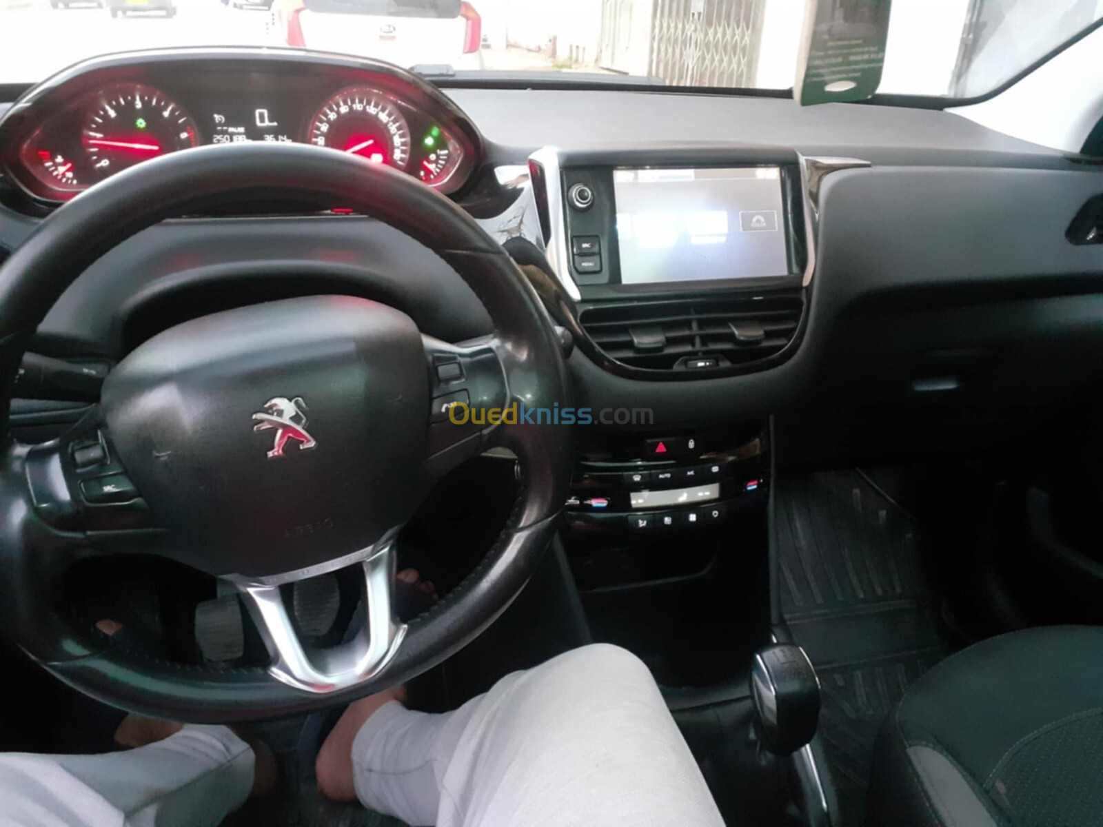 Peugeot 208 2015 Allure