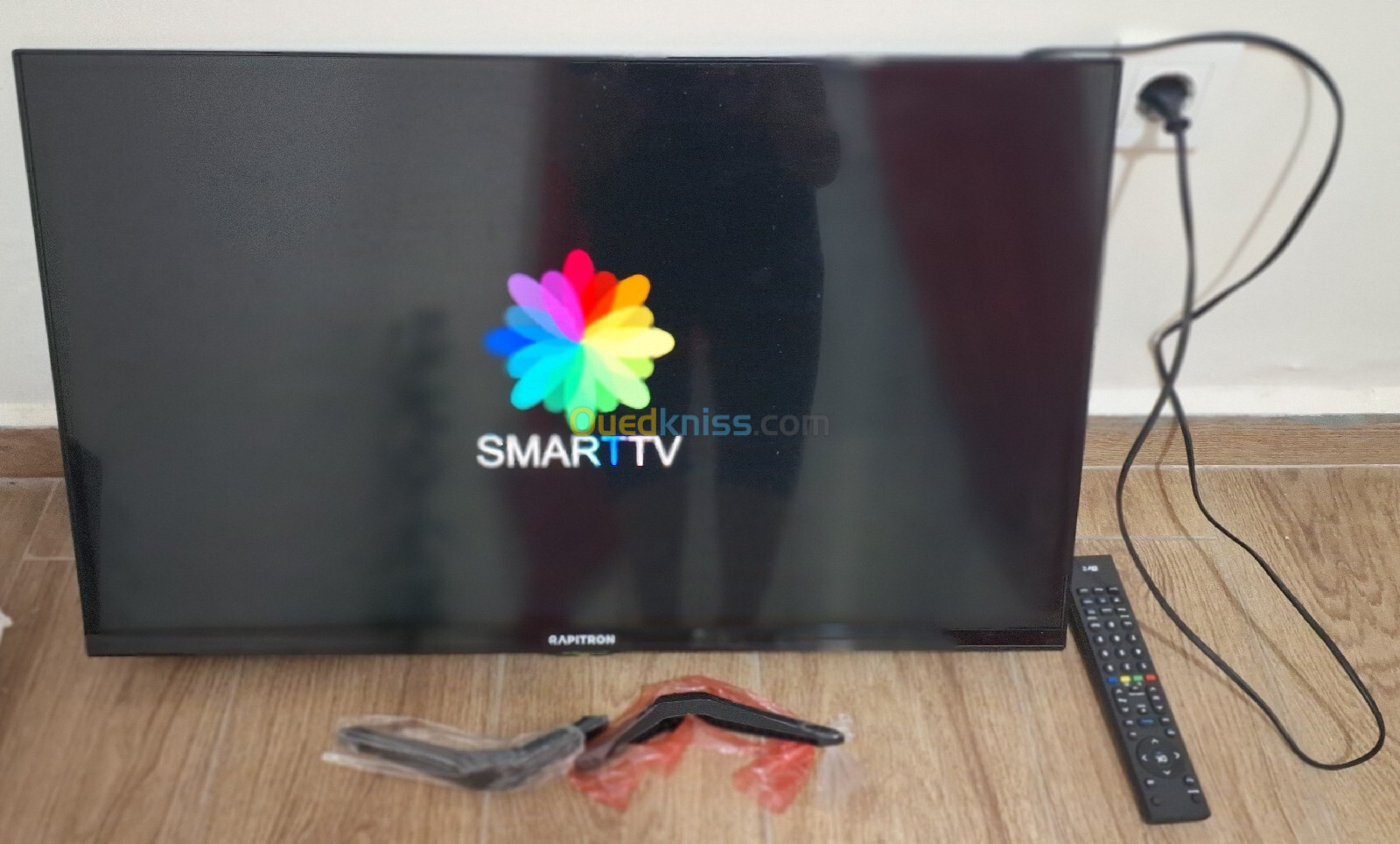 Deux TV 32 inch. ( Smart Rapitron & Brant)