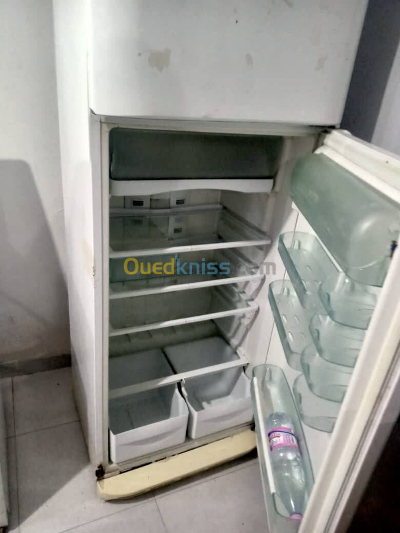 REFRIGIRATEUR + MACHINE  A LAVER