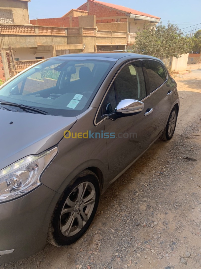 Peugeot 208 2014 Allure