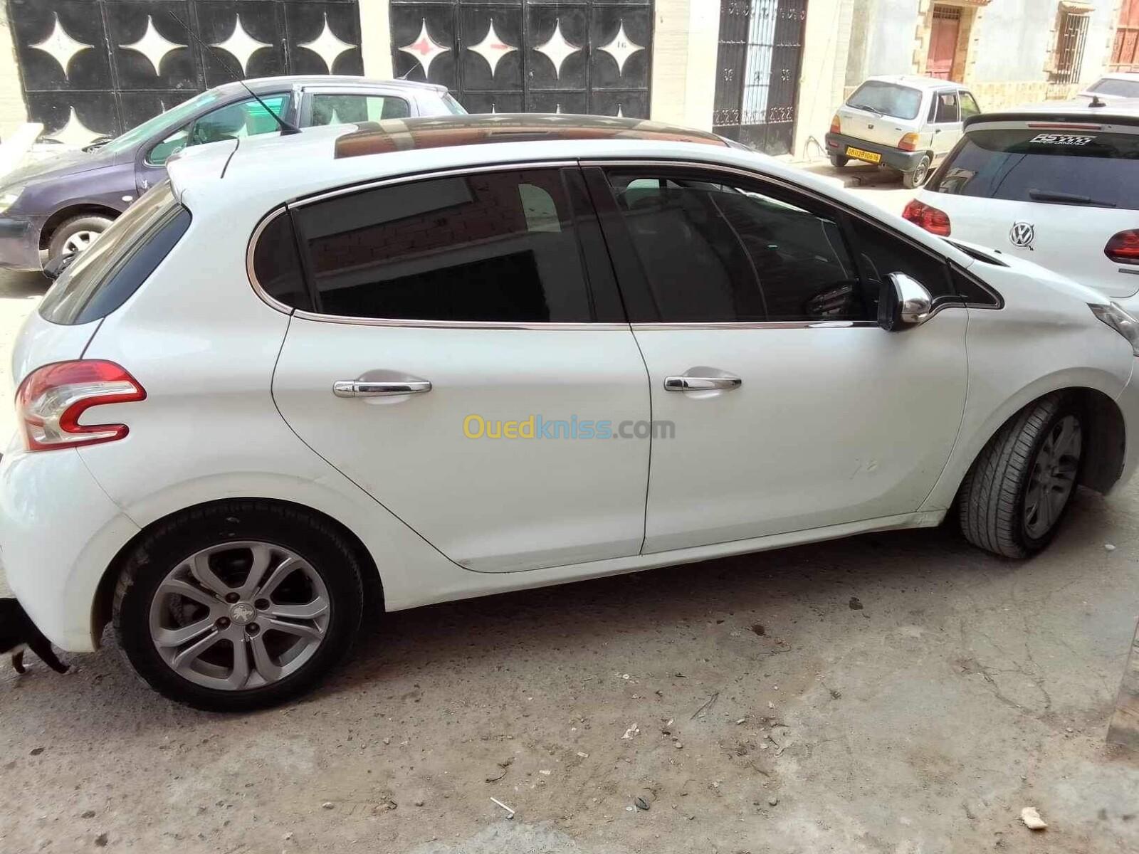 Peugeot 208 2015 Allure