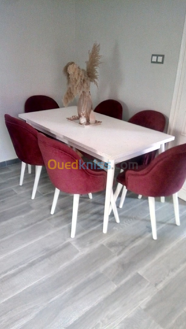 Table et chaises salle a manger 