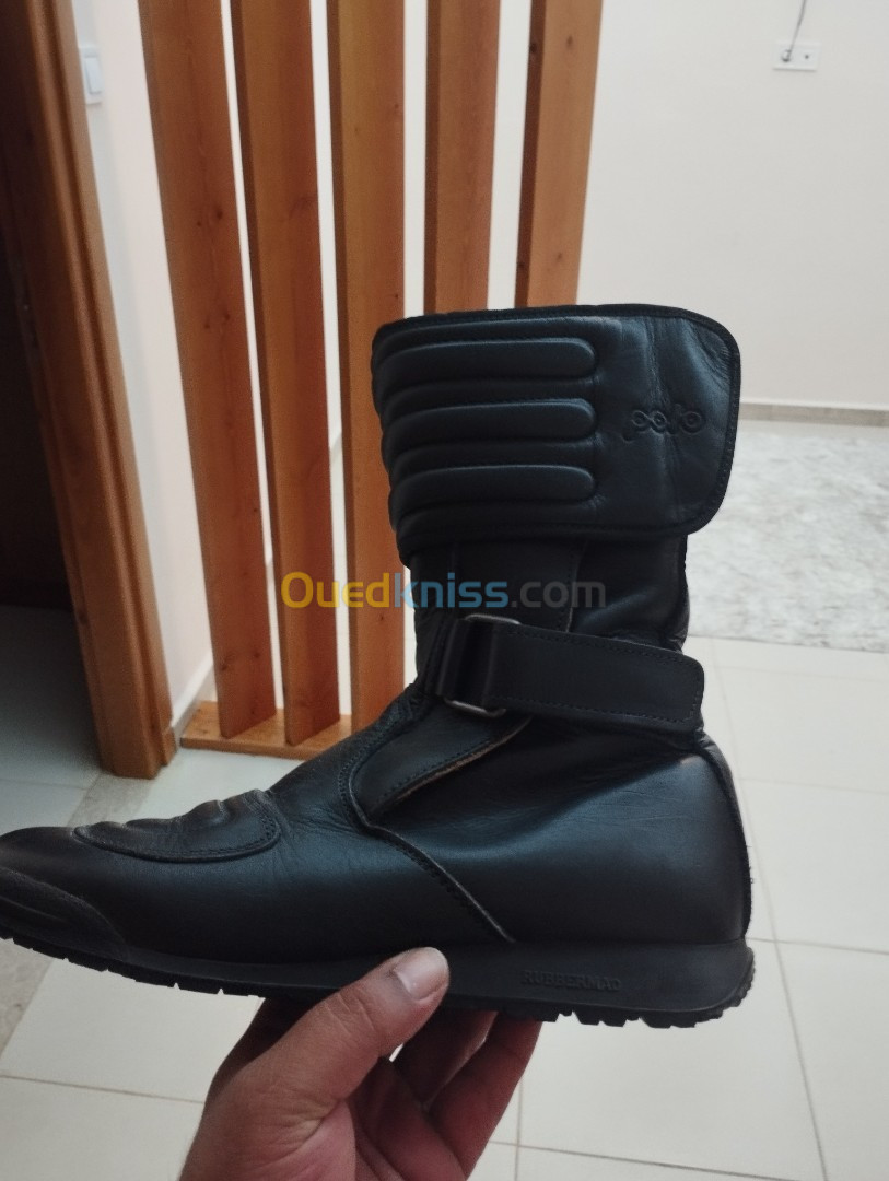 Bottes motos cuir noir neuf 