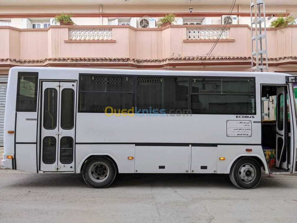 bus Isuzu 2010