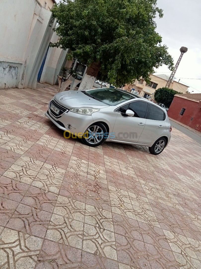 Peugeot 208 2015 Allure