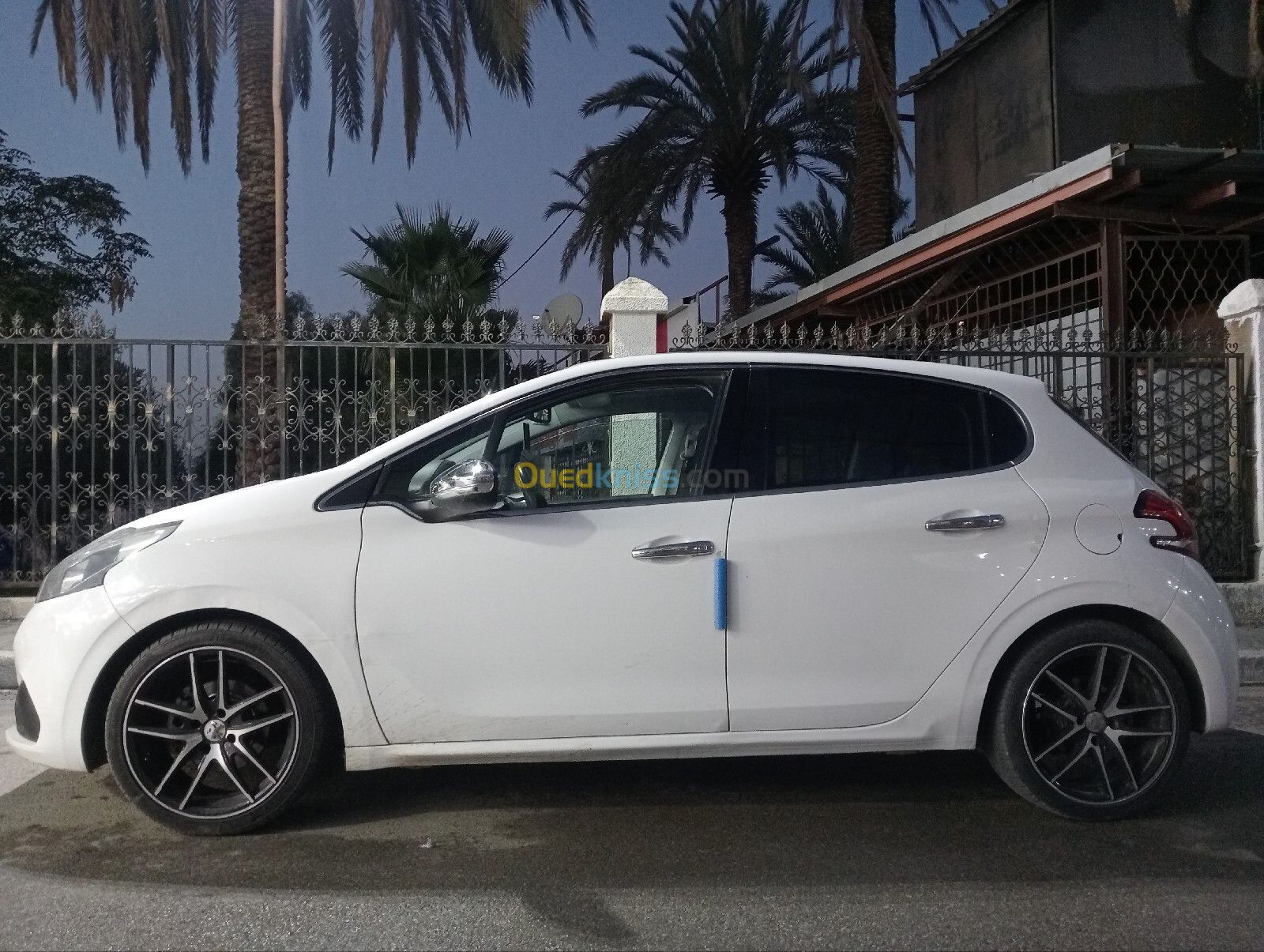 Peugeot 208 2016 Allure Facelift