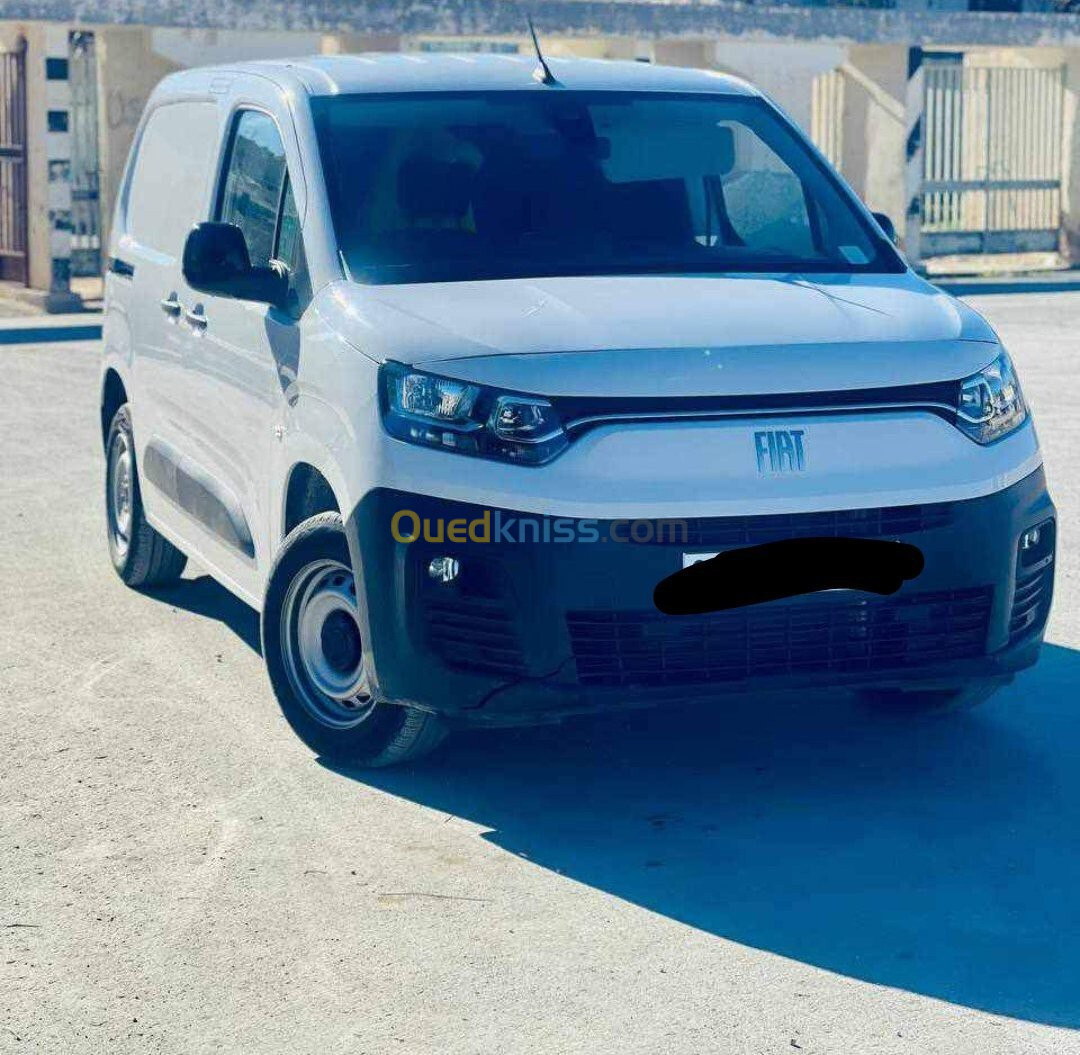 Fiat Doblo 2023 Italya