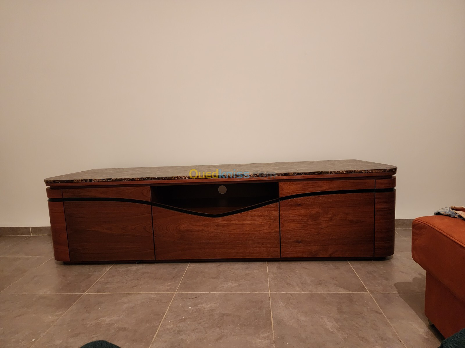 meuble de tele + 3 Tables gigogne (marbre et merisier) 