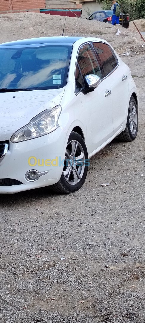 Peugeot 208 2015 Allure