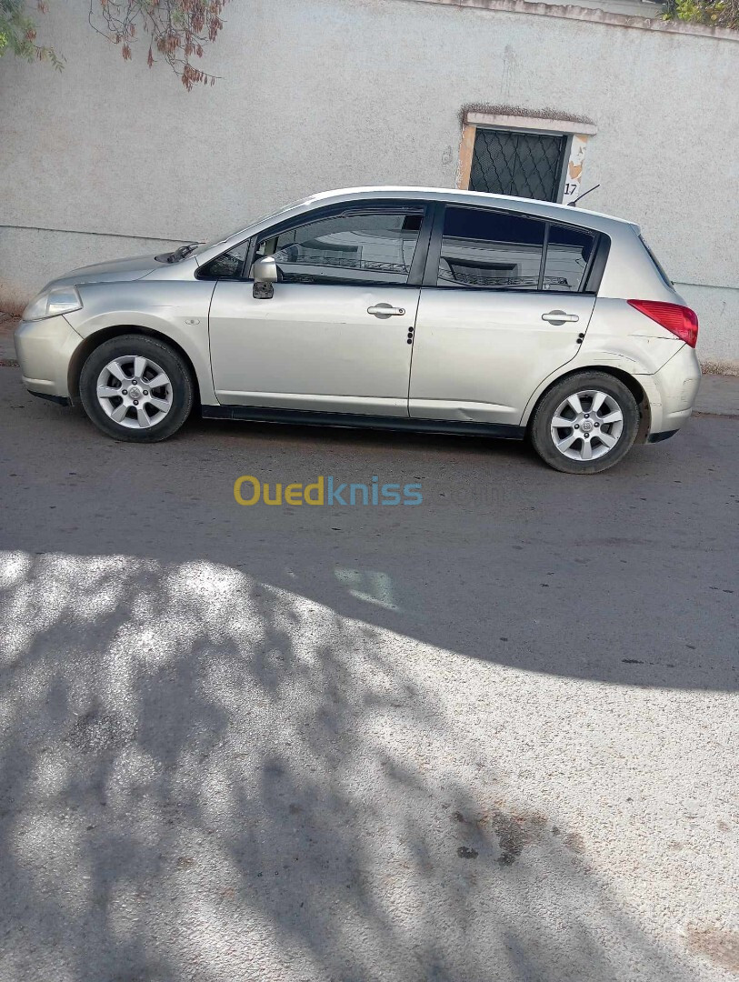 Nissan Tiida 5 portes 2008 Tiida 5 portes