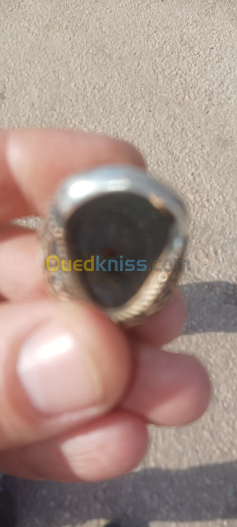 Vente une ancienne bague sertie en diamant 