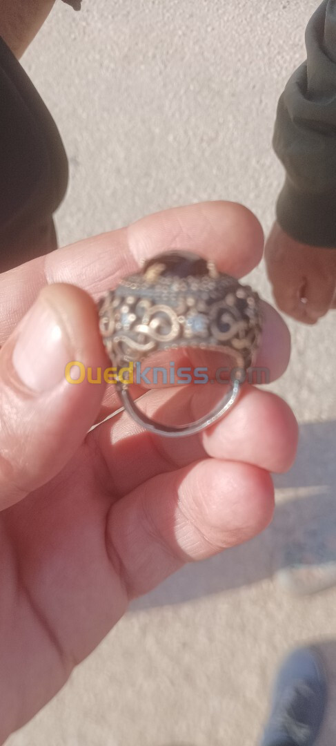 Vente une ancienne bague sertie en diamant 