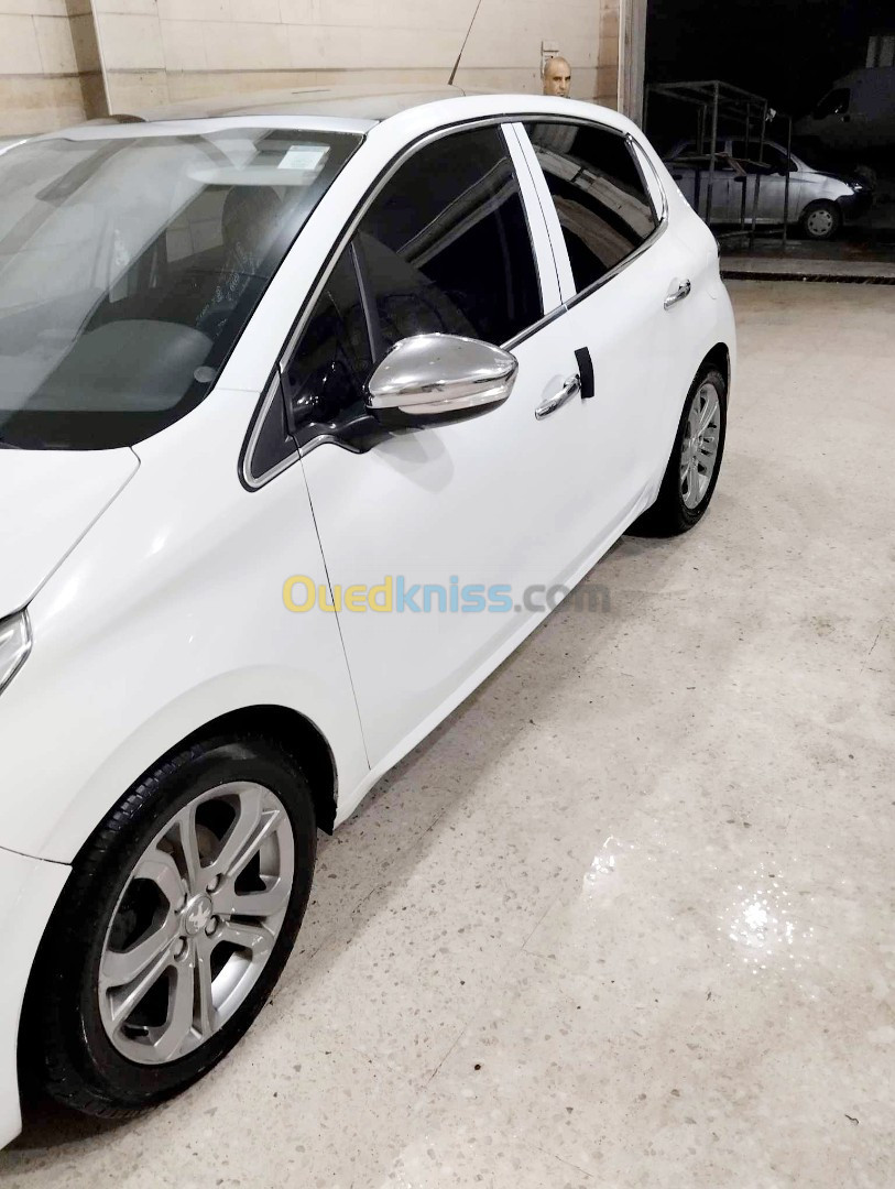 Peugeot 208 2015 Access Facelift