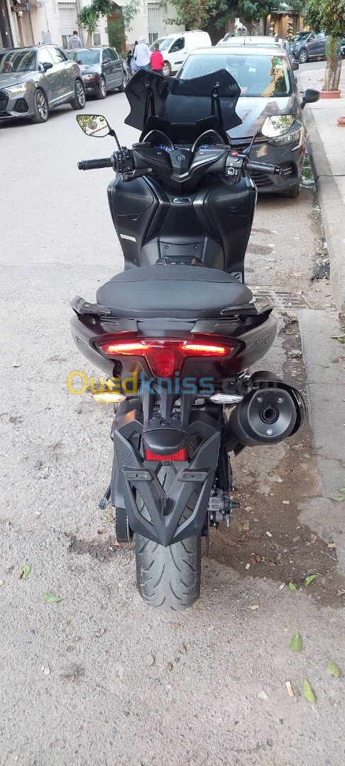 Yamaha Tmax 560 2022