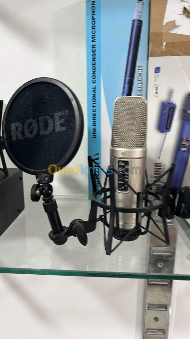 microphone, carte son , table de mixage . RODE/shure/ scarlett / sennheiser / akg/ bejringer / 