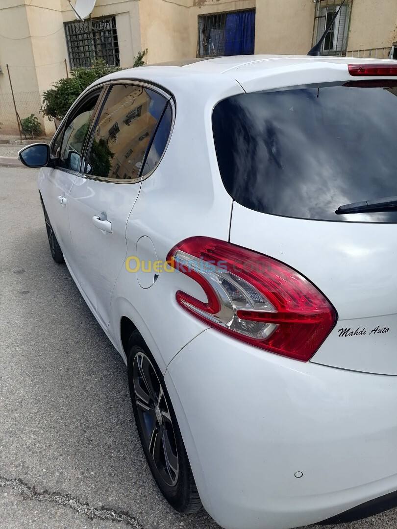 Peugeot 208 2015 Allure