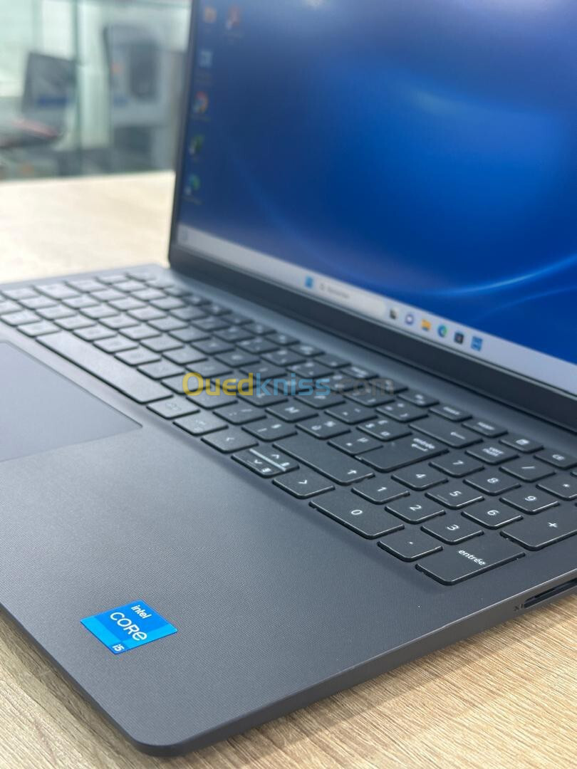 Dell vostro 3520 i5 1235U 8gb 256ssd Intel iris xe