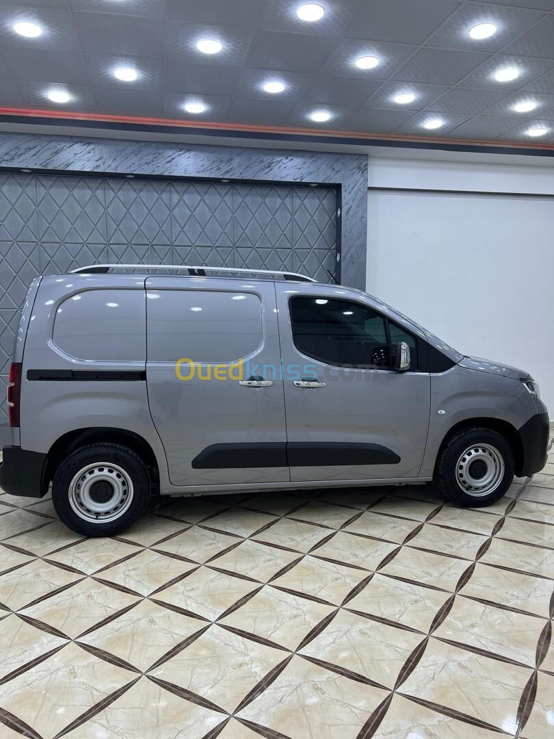 Fiat Doblo 2024 3 places