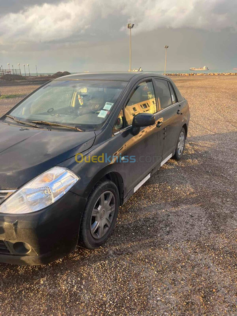 Nissan Tiida 4 portes 2007 Tiida 4 portes