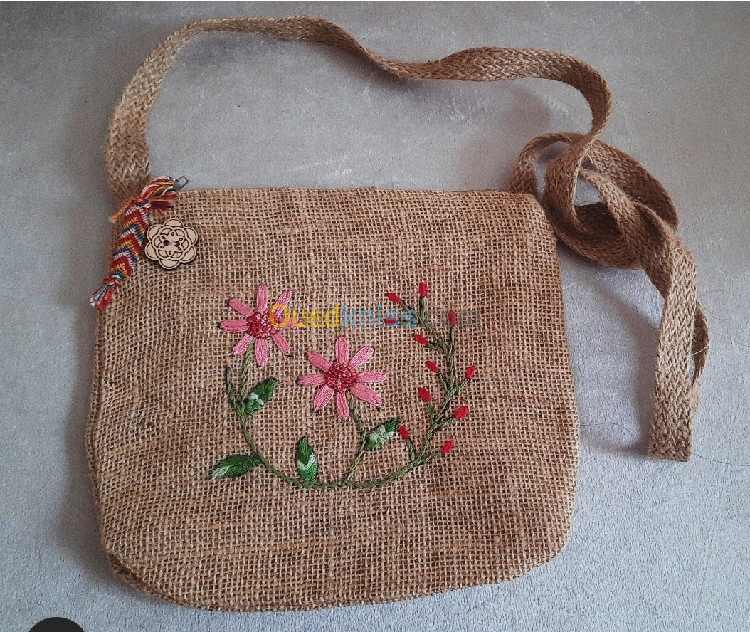 Sac original en broderie à mains