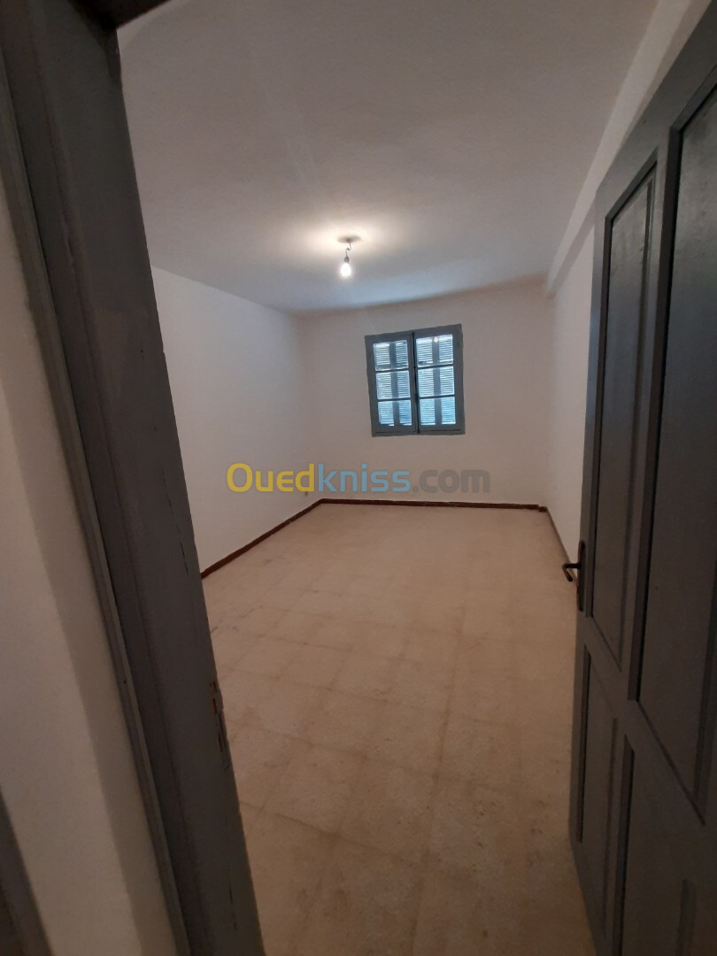 Location Appartement F4 Jijel Jijel