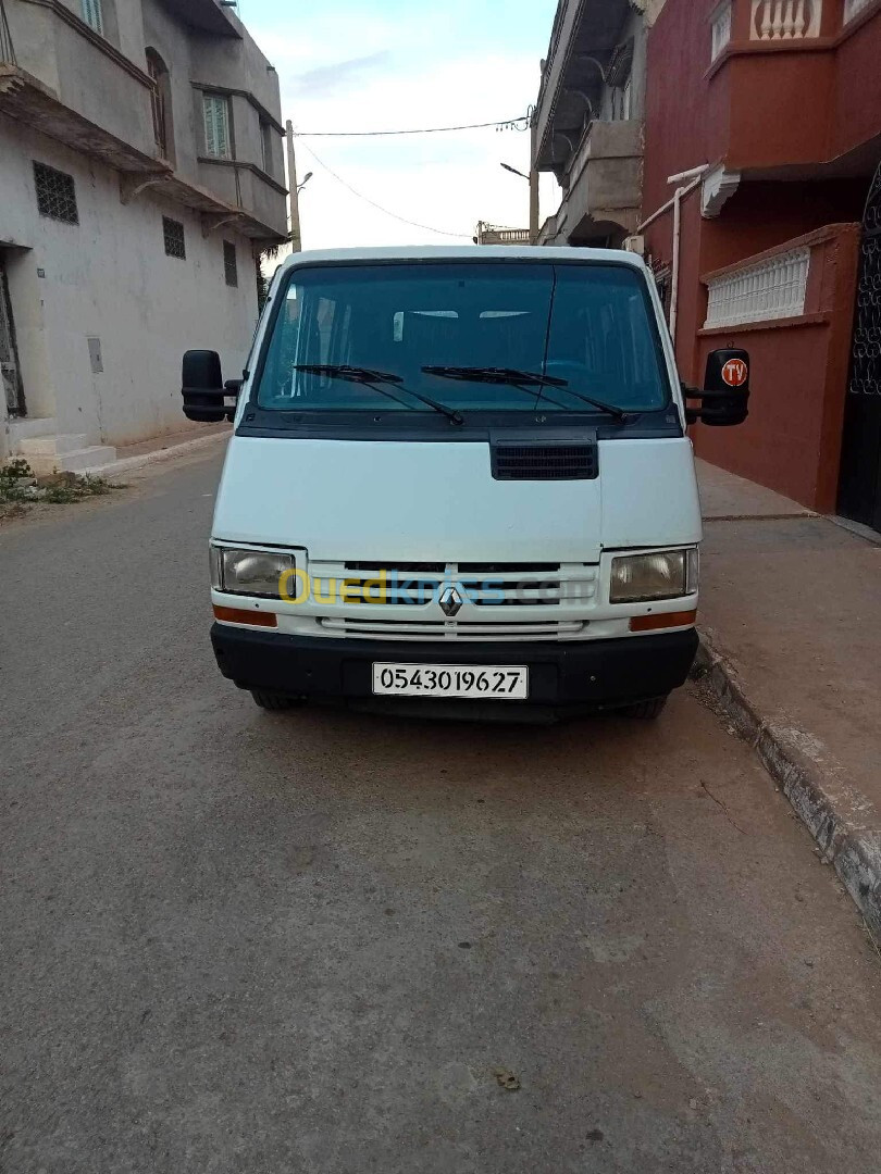 Renault Trafic 1996 القديمة