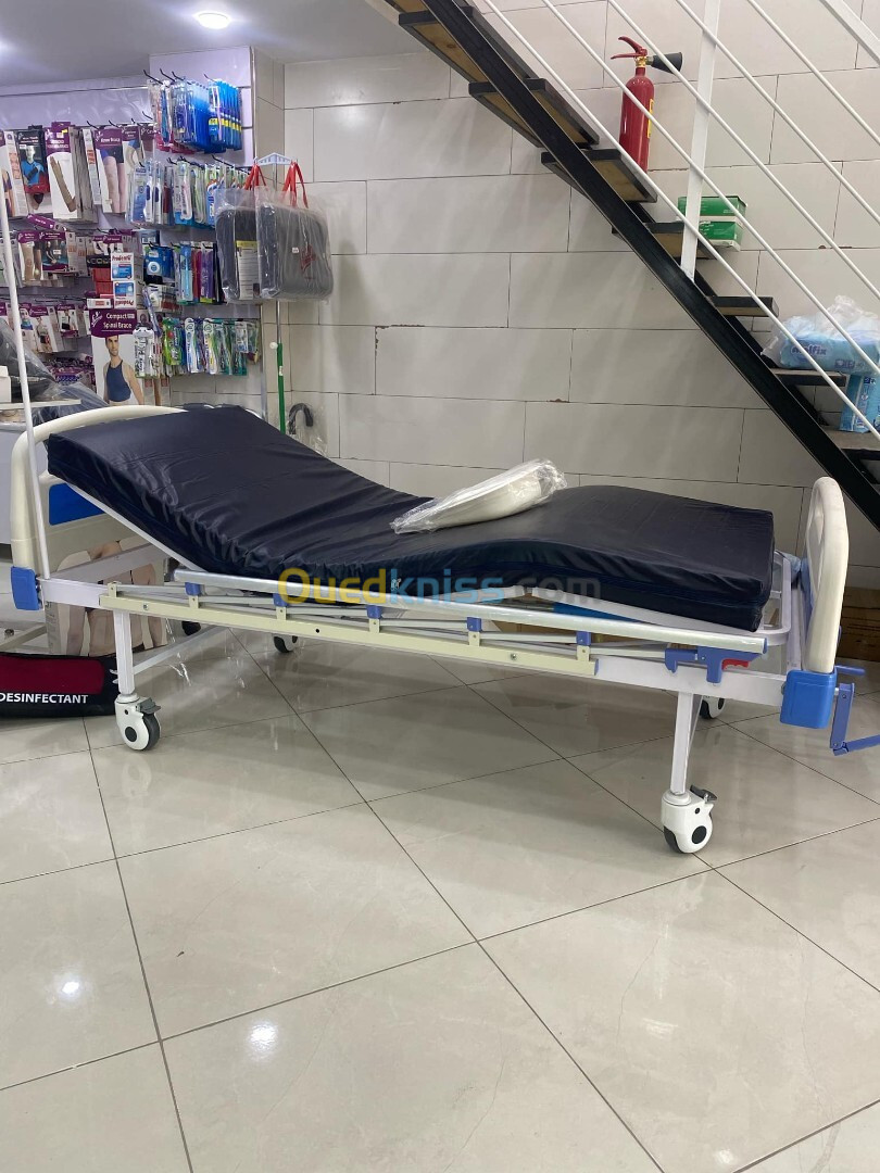 LIT  d'hospitalisation 3 positon avec matelas et bassin de lit Gratuit 