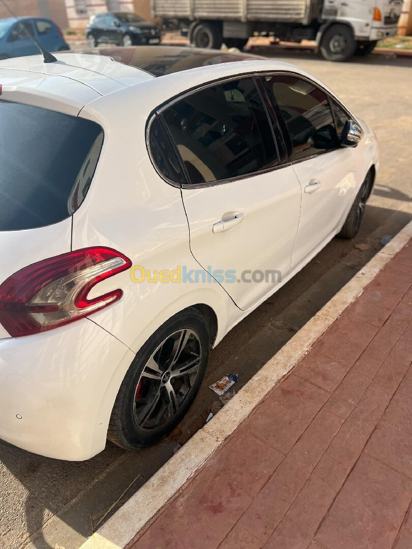 Peugeot 208 2015 Allure Facelift