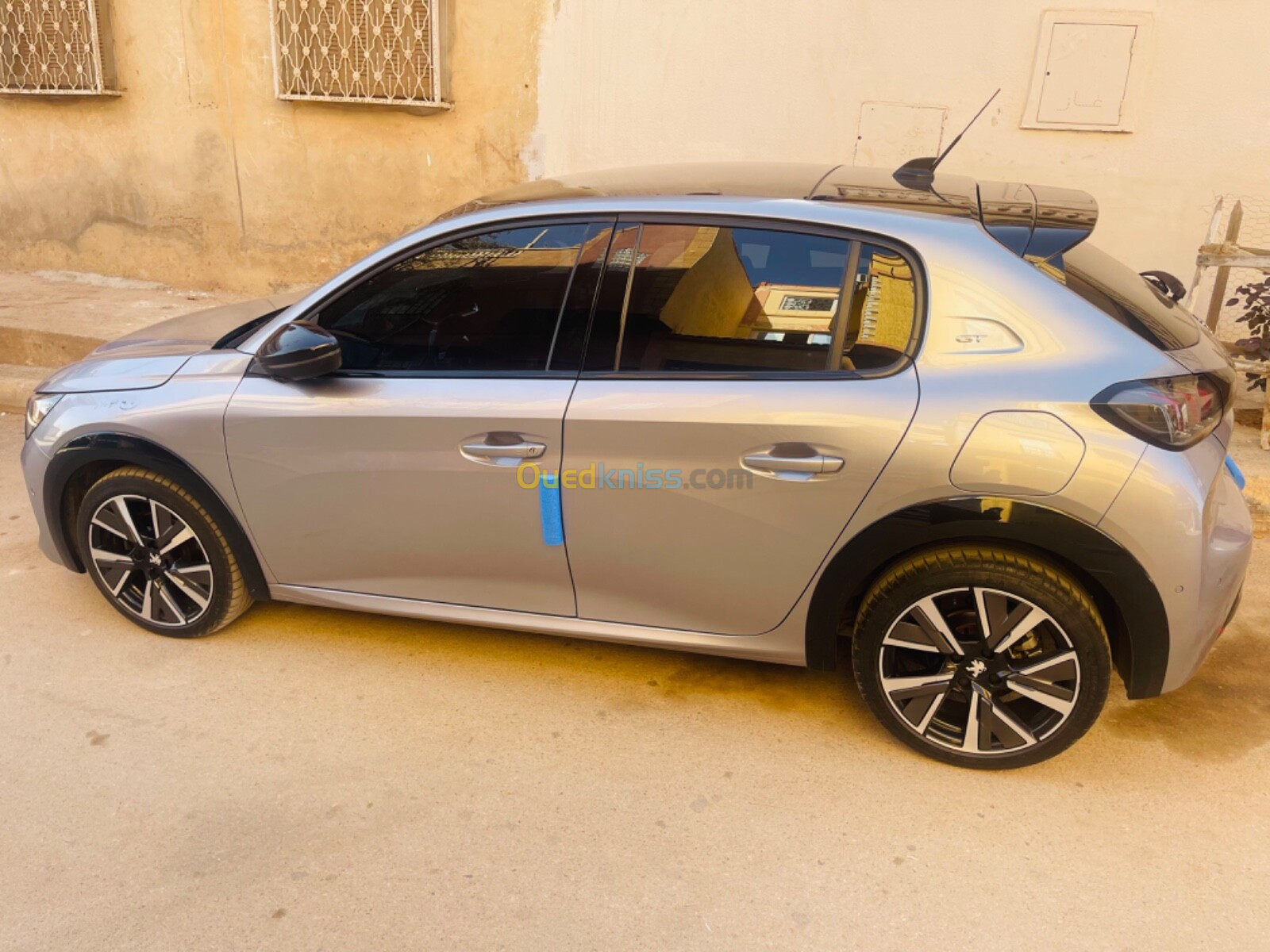 Peugeot 208 gt 2023 La tout