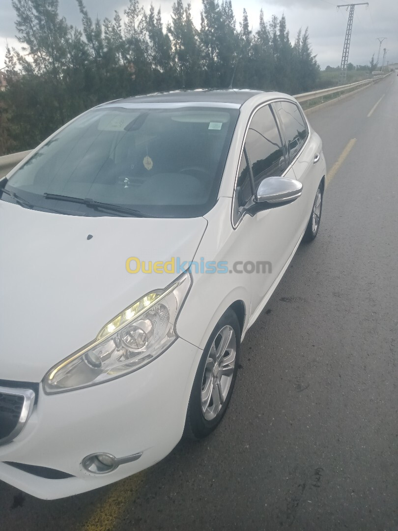 Peugeot 208 2015 