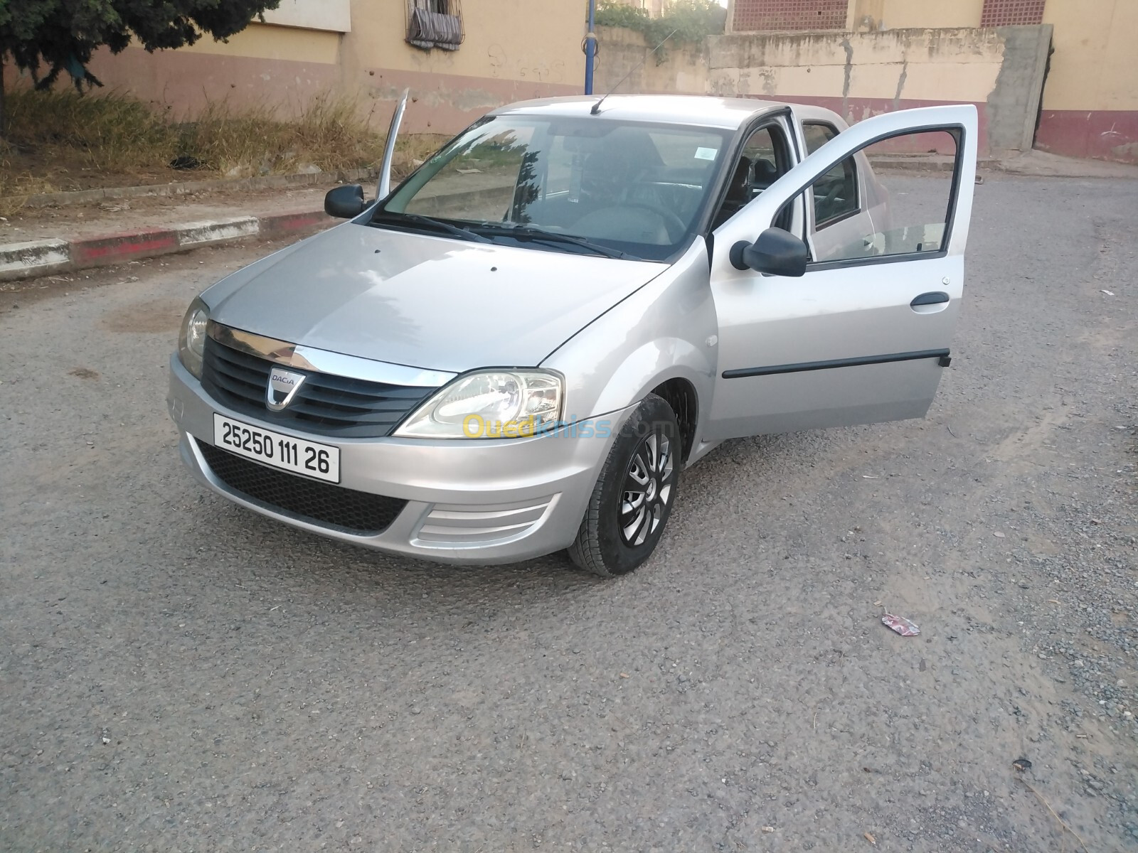 Dacia Logan 2011 داسيا