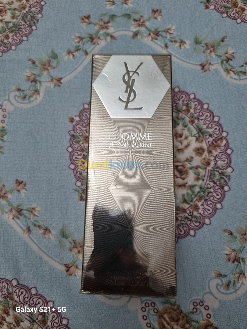 lhomme yves St Laurent gel douche 