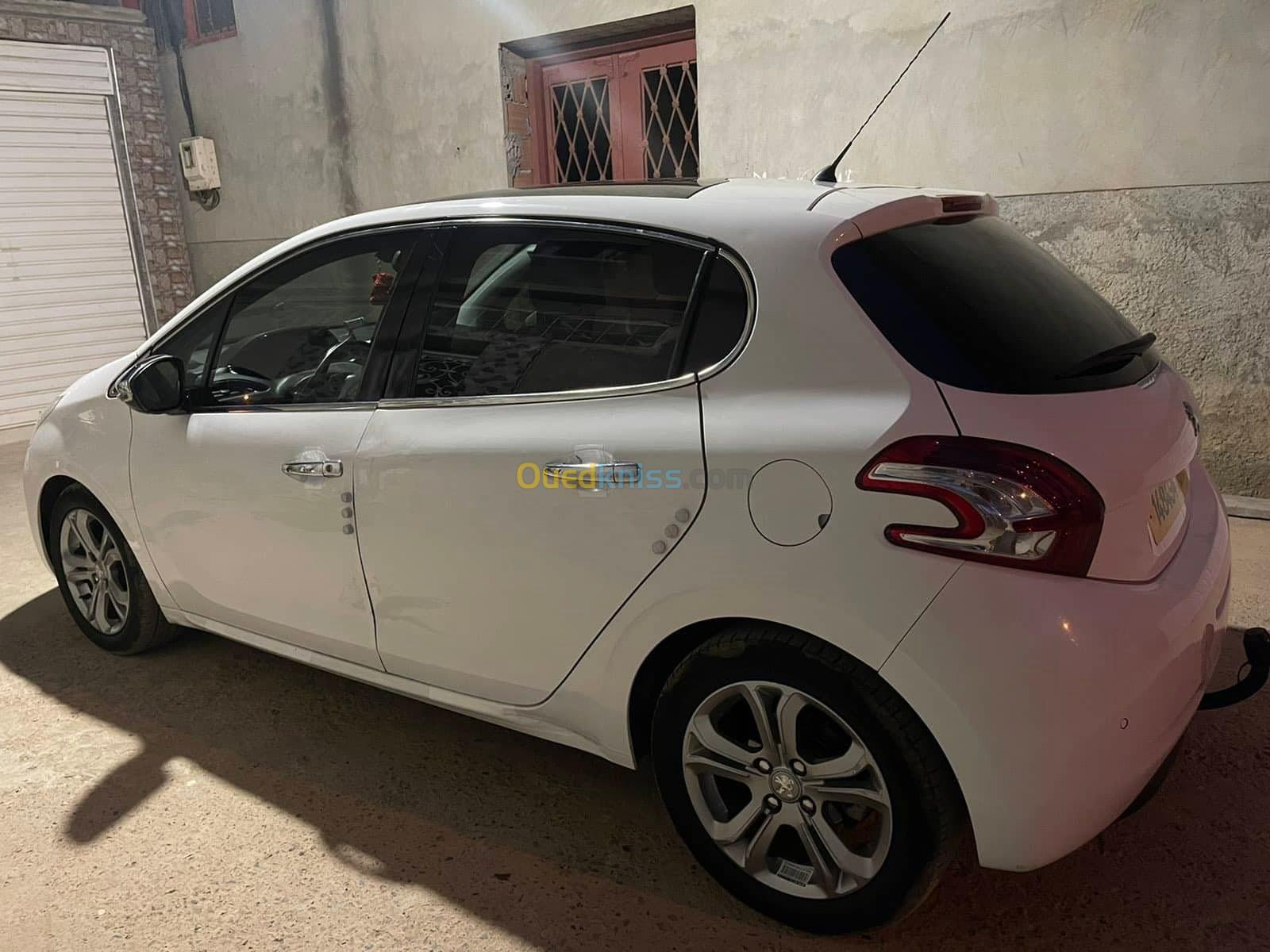 Peugeot 208 2015 Allure