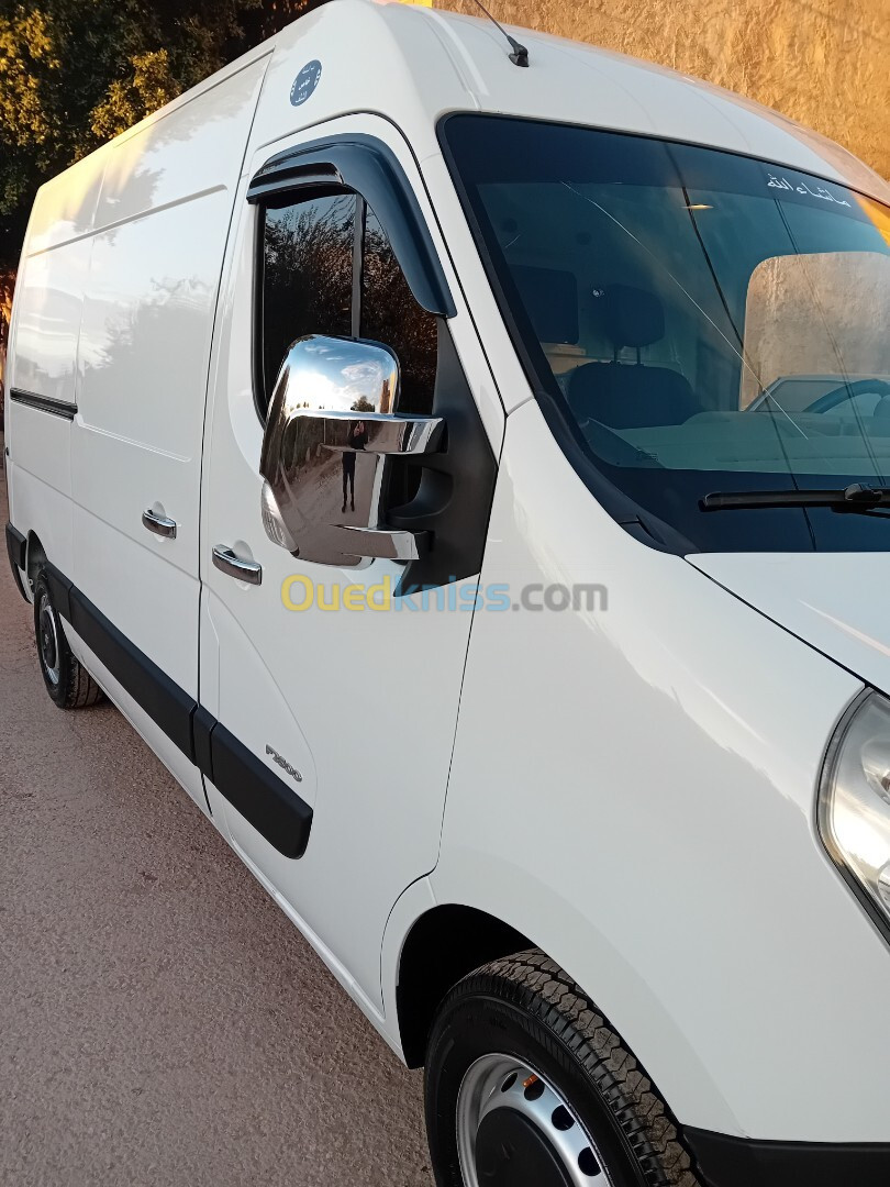 Renault Master 2 panneau 2024