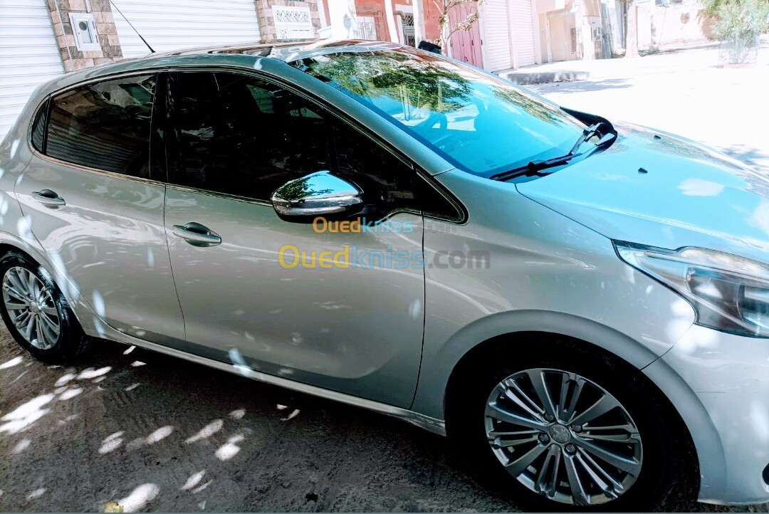 Peugeot 208 2015 Allure Facelift