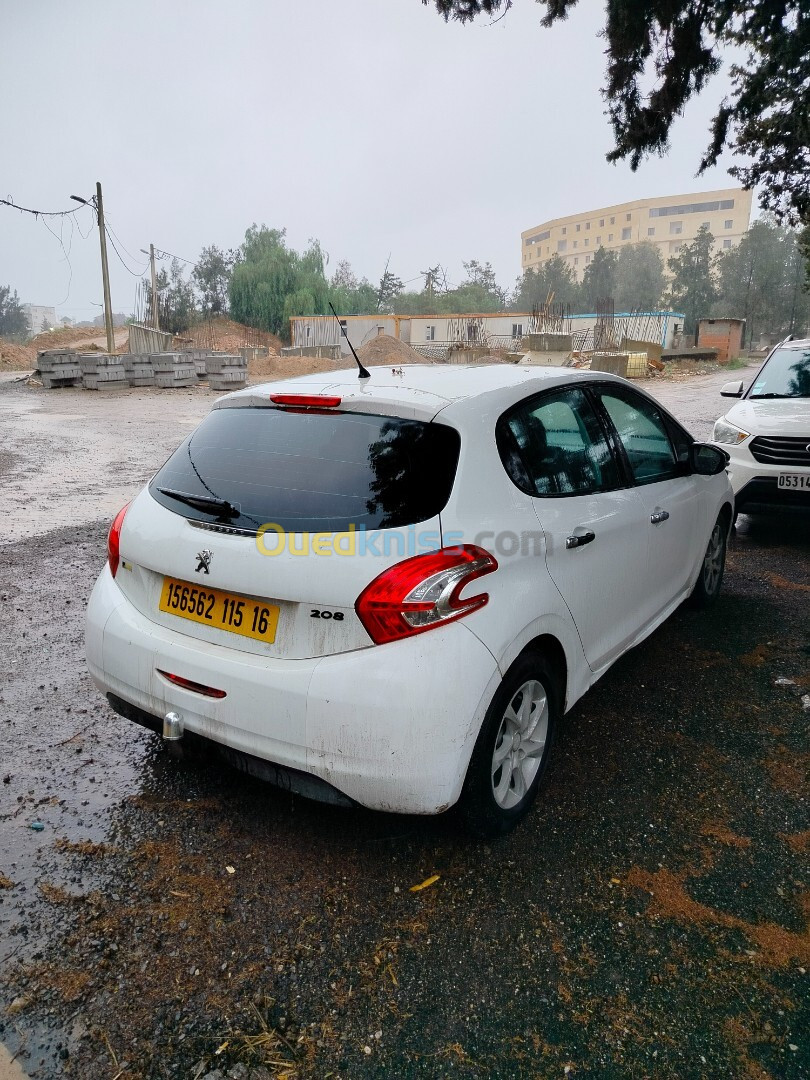 Peugeot 208 2015 Silver Line