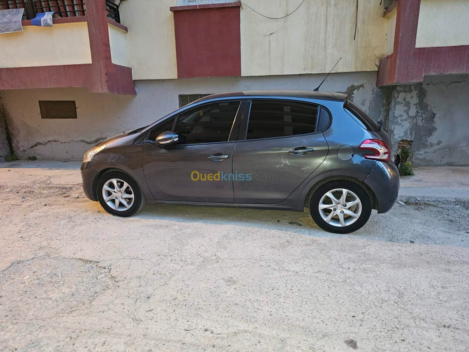 Peugeot 208 2015 Active Facelift