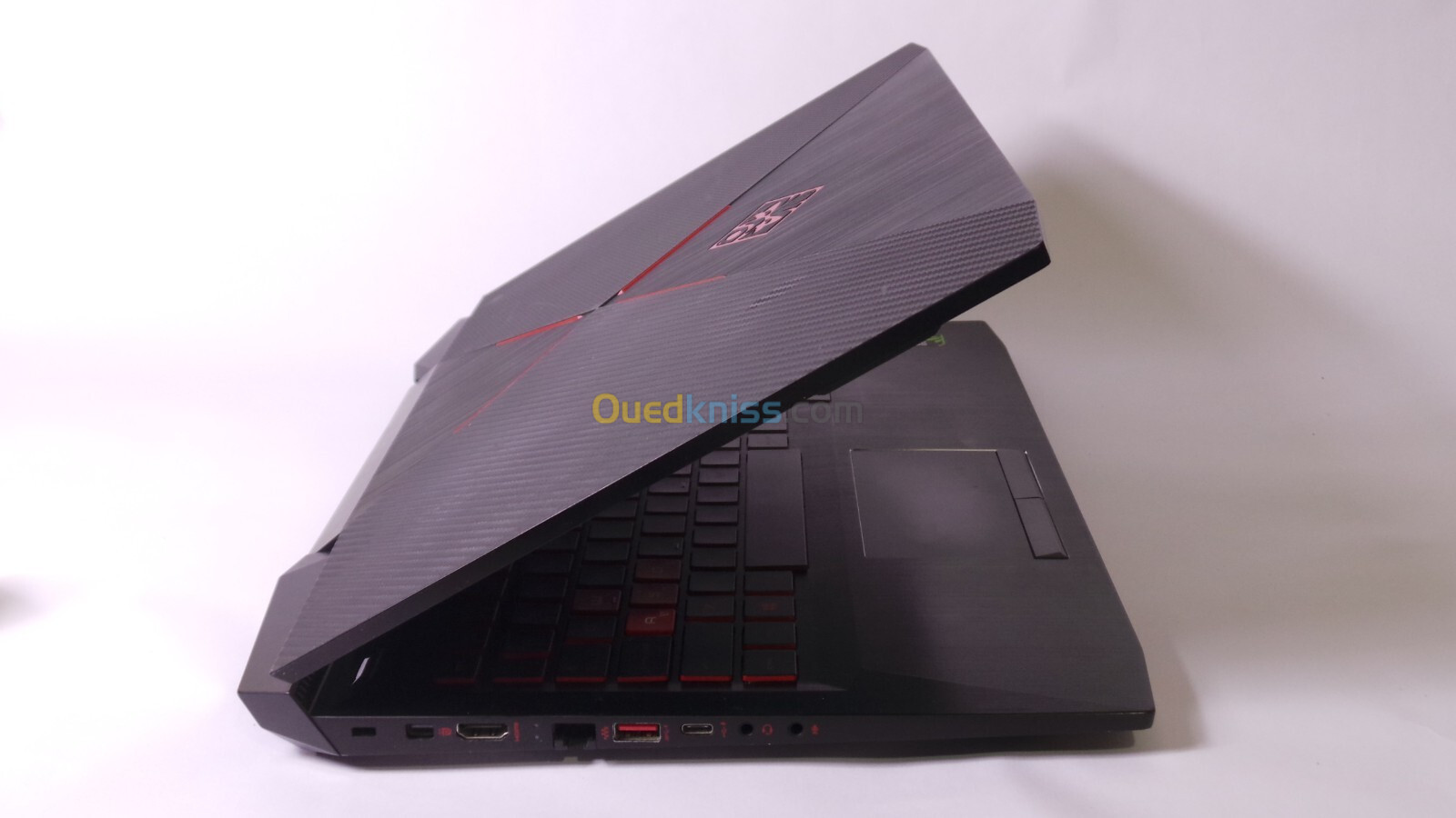 GAMING LAPTOP HP OMEN 15 15-CE019DX i7-7700HQ 15" 4GB GTX 1050TI 8GB RAM 128GB NVME GTX1050TI