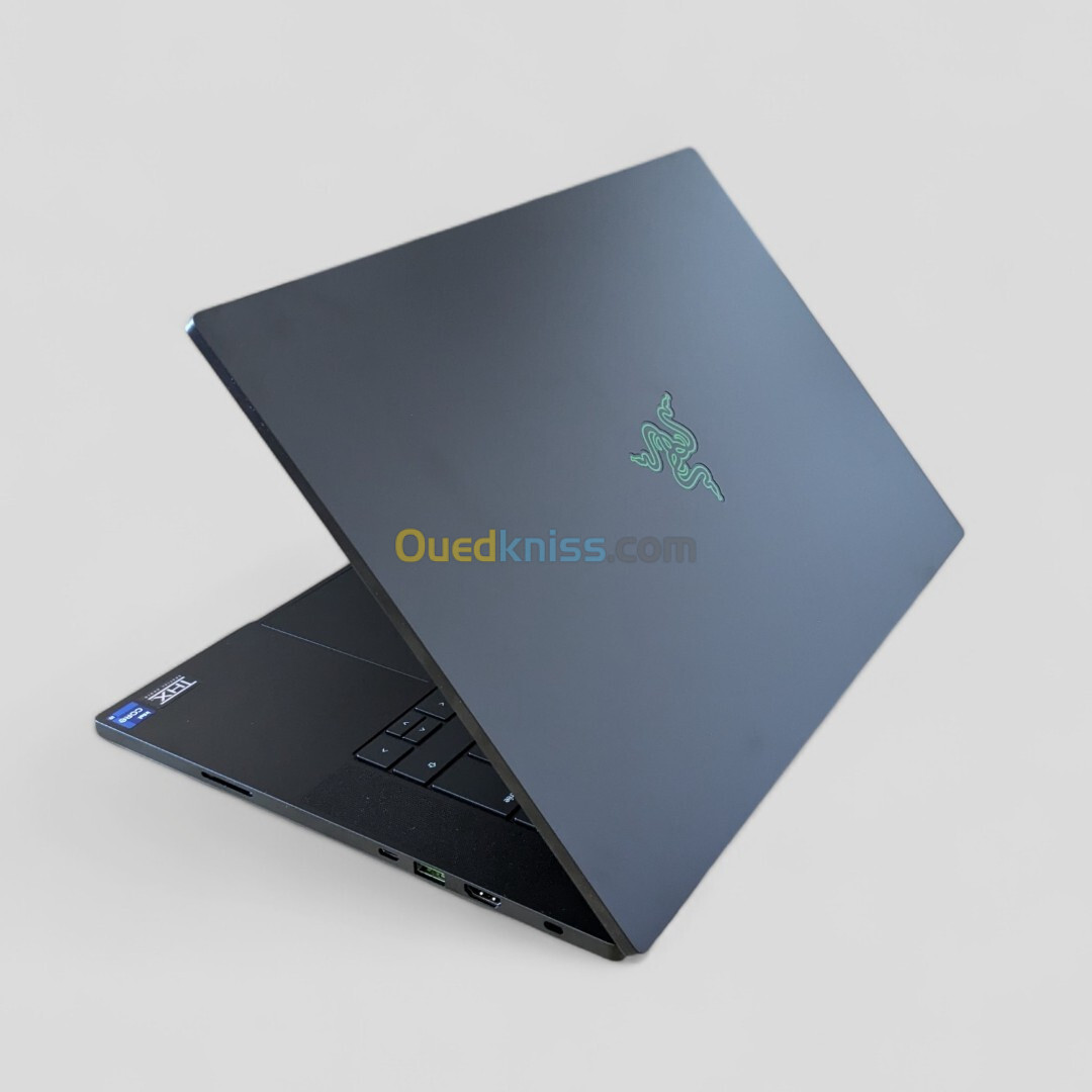 Razer Blade 16 13th i9 RTX4070 32GB 1TB