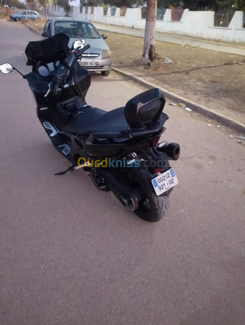 Yamaha Tmax 2021