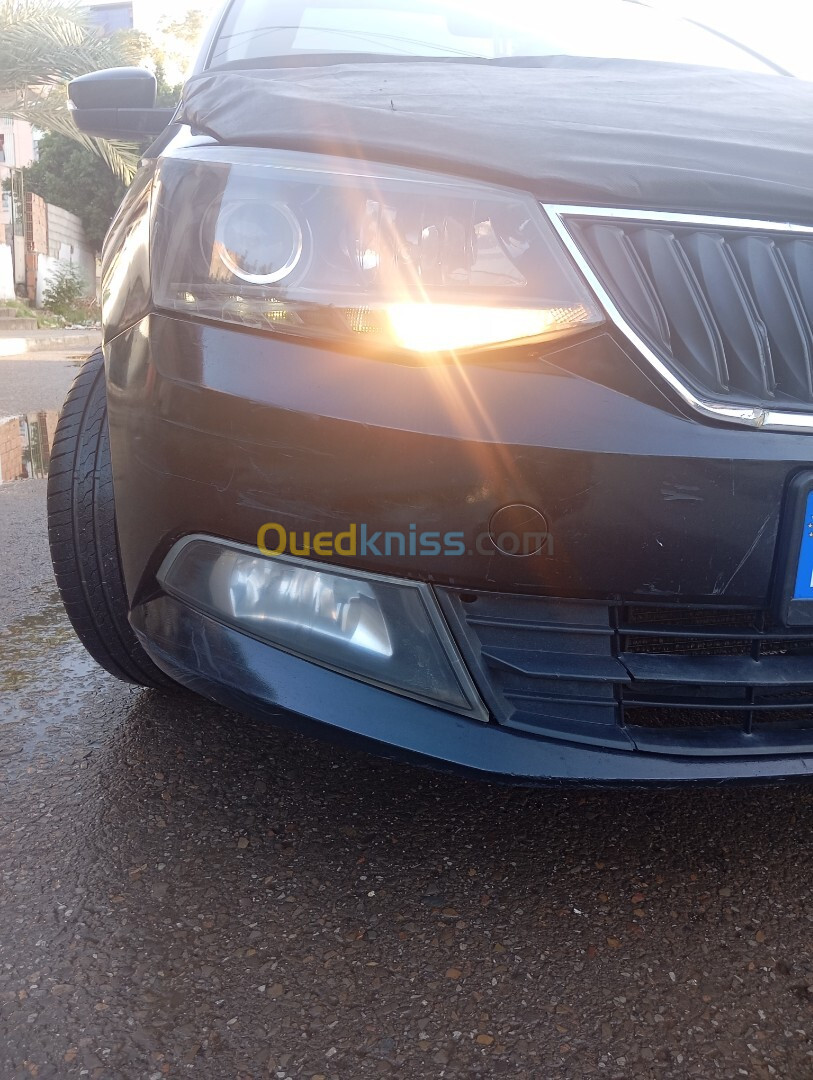 Skoda Fabia 2016 Style (avec toit panoramique)