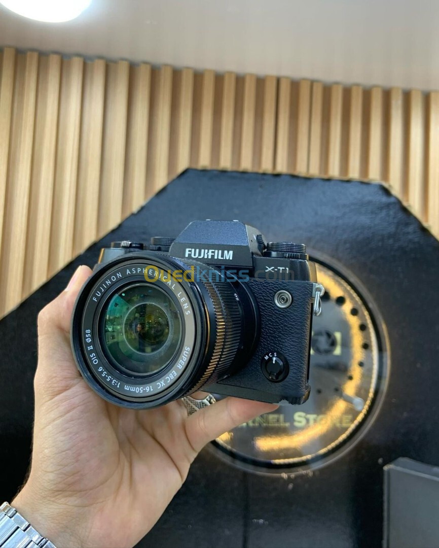 Fujifilm X-T1 avec 16-50mm en bon état batterie