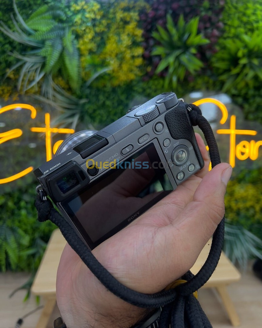 Sony A6000 avec 16-50mm en excellent état batterie et chargeur  Click : 20k