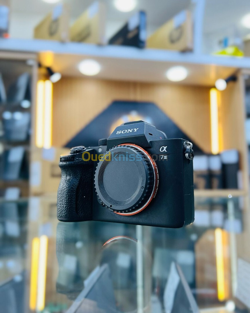 Sony A7 III boitier nu en excellent état avec batterie et chargeur  Click : 30k