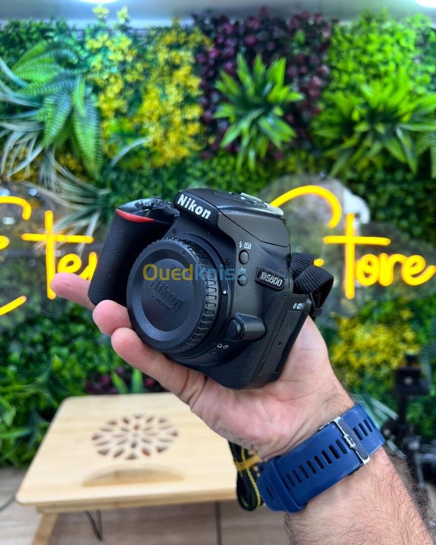 Nikon D5600 boitier nu en excellent état avec batterie et chargeur  Click : 40k